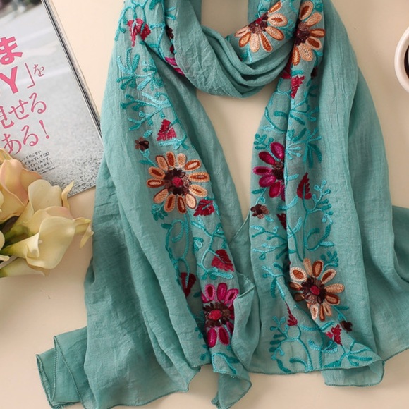 Soft embroidered scarf wrap shawls - Picture 11 of 16
